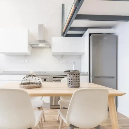 Modern On Two Levels, 3 Minutes From The Sea *