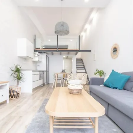 Modern On Two Levels, 3 Minutes From The Sea