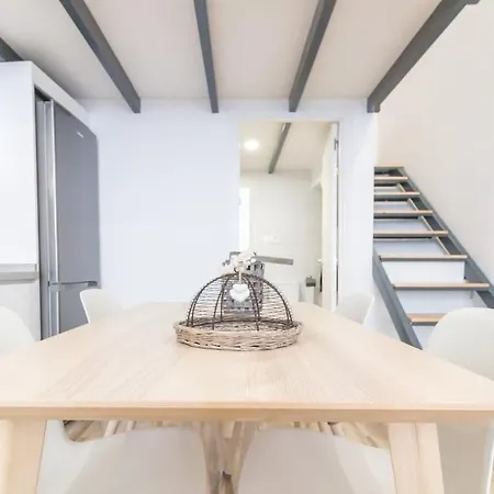 Apartment Modern On Two Levels, 3 Minutes From The Sea